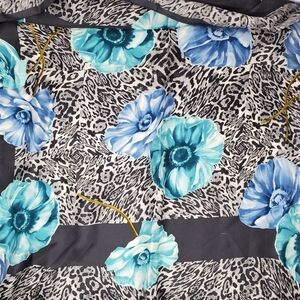 🌟Host Pick🌟100% SILK SCARF- Women's- OSCAR DE LA RENTA- Floral- Animal Print
